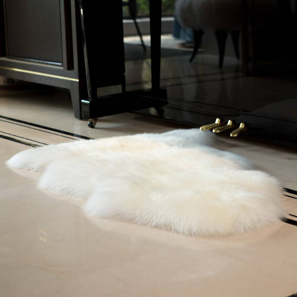 Sheepskin Rug: Wolf / Single (2'x3')