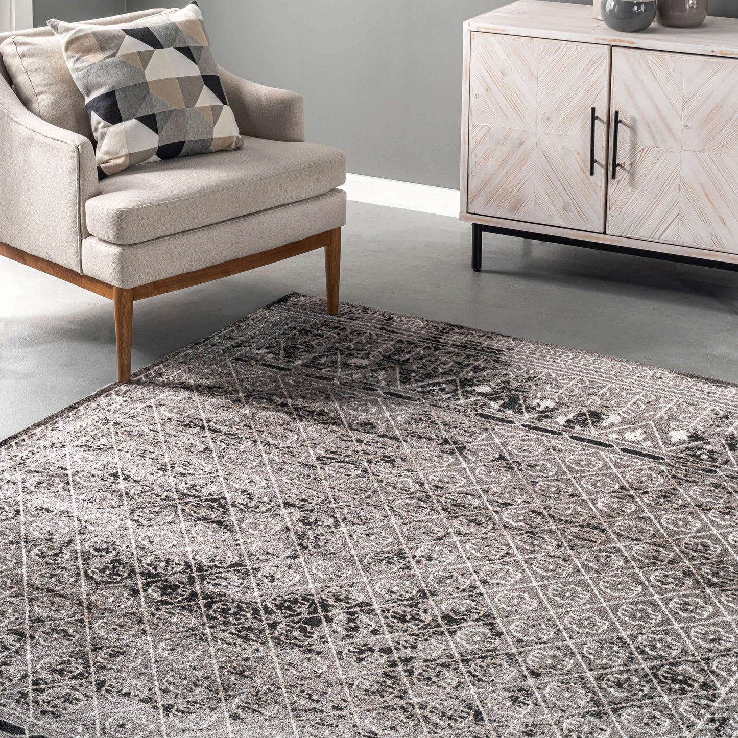 Prestyn Machine Washable Faded Tribal Trellis Area Rug: Grey / Rectangle / 5' x 8'