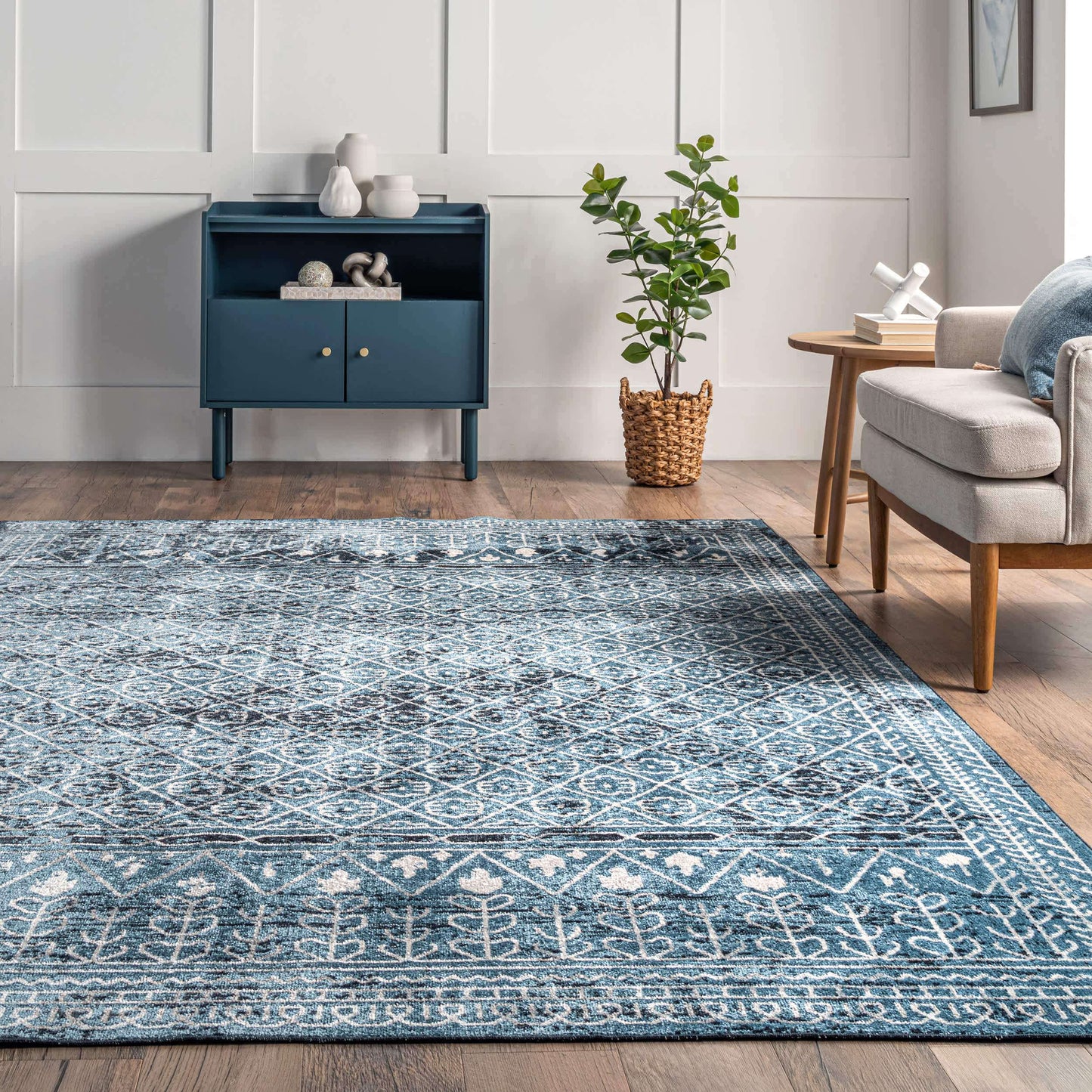 Prestyn Machine Washable Faded Tribal Trellis Area Rug: Grey / Rectangle / 5' x 8'