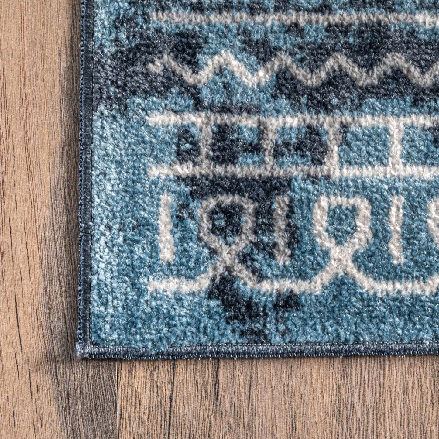 Prestyn Machine Washable Faded Tribal Trellis Area Rug: Grey / Rectangle / 5' x 8'