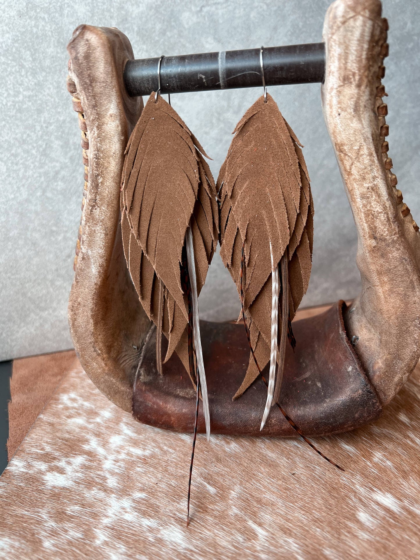 Dutton Fringe Feather | Tan: 4"