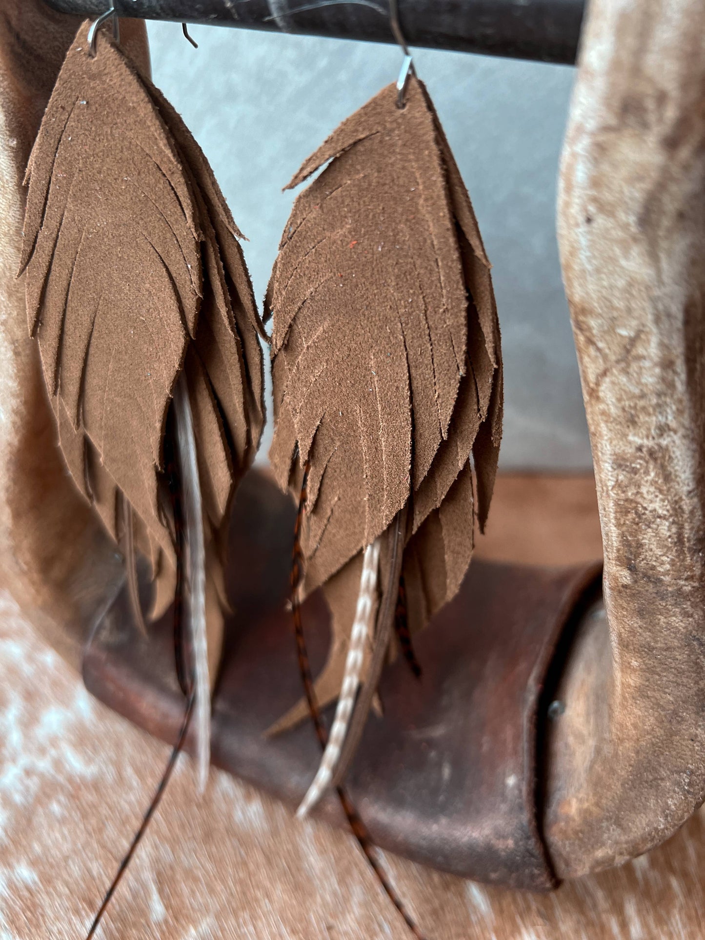 Dutton Fringe Feather | Tan: 4"