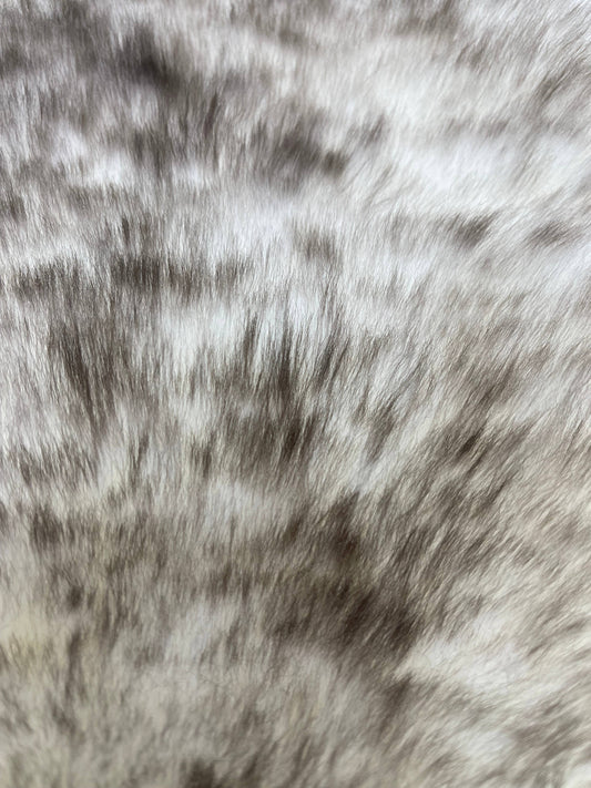 Sheepskin Rug: Wolf / Single (2'x3')