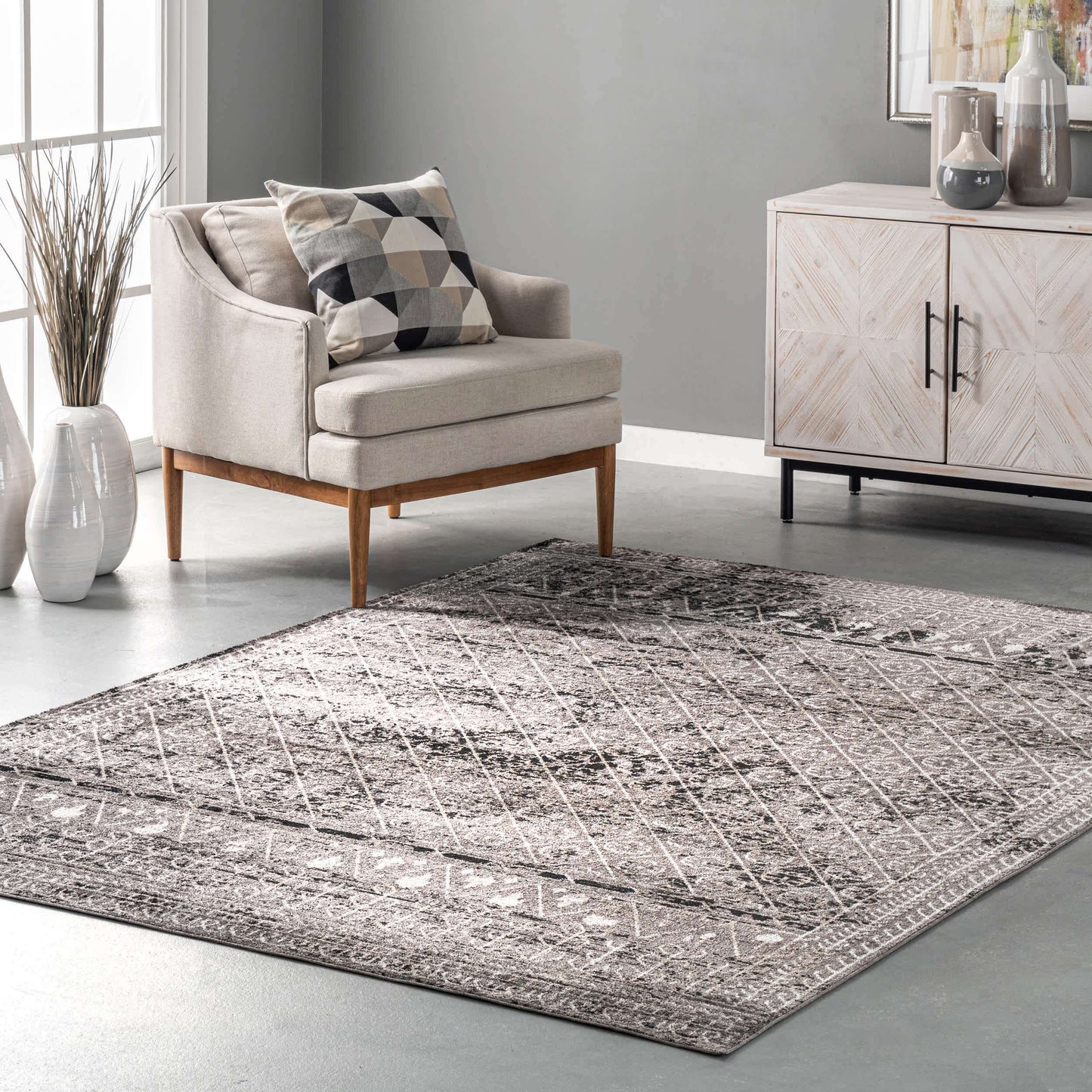 Prestyn Machine Washable Faded Tribal Trellis Area Rug: Grey / Rectangle / 5' x 8'