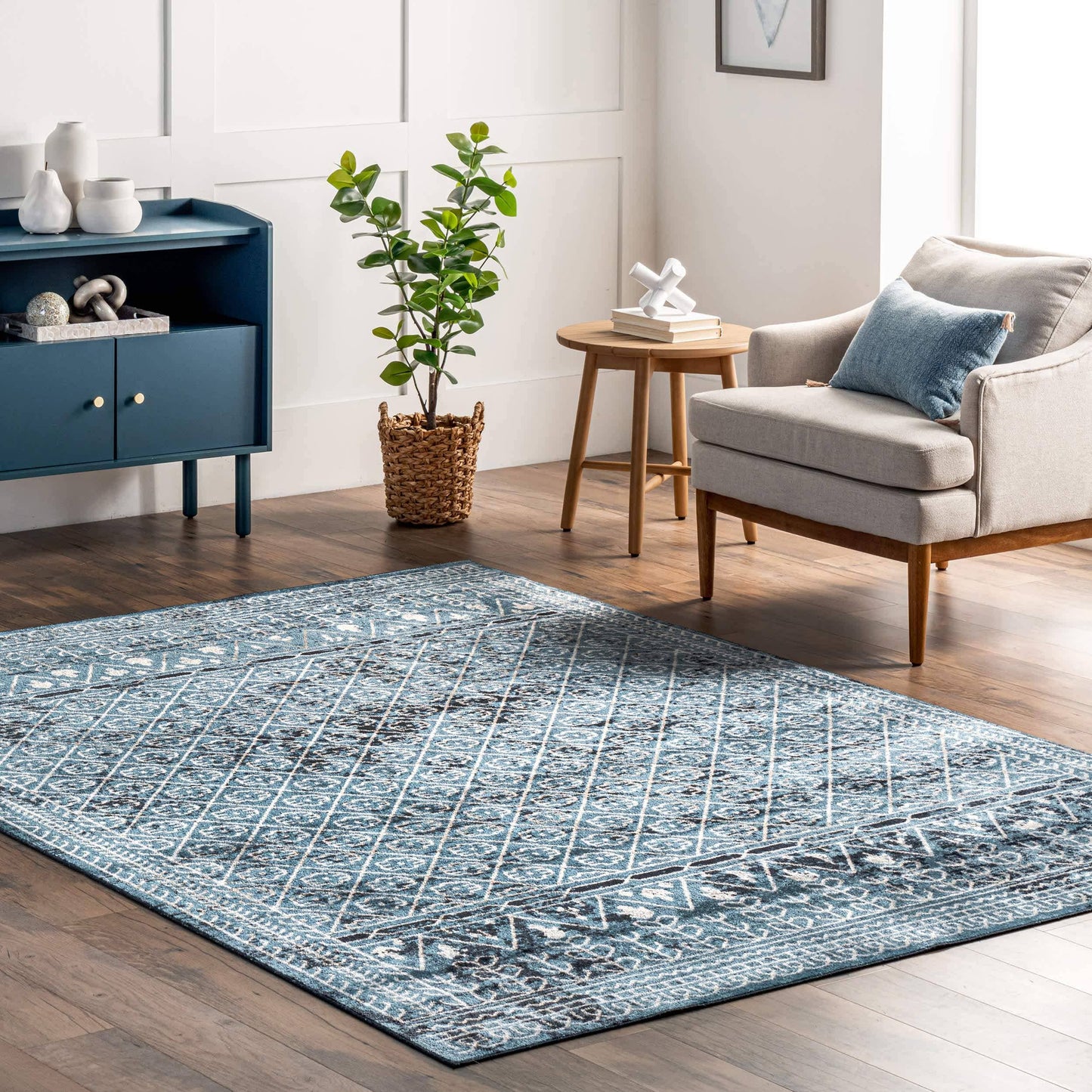 Prestyn Machine Washable Faded Tribal Trellis Area Rug: Grey / Rectangle / 5' x 8'