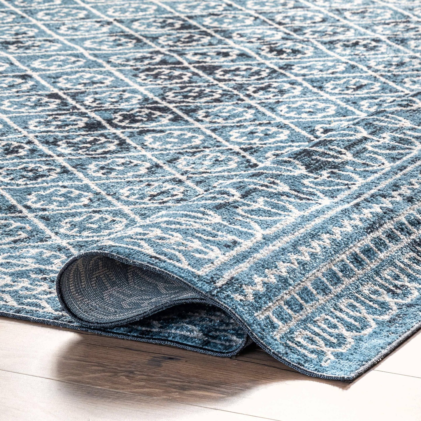 Prestyn Machine Washable Faded Tribal Trellis Area Rug: Grey / Rectangle / 5' x 8'