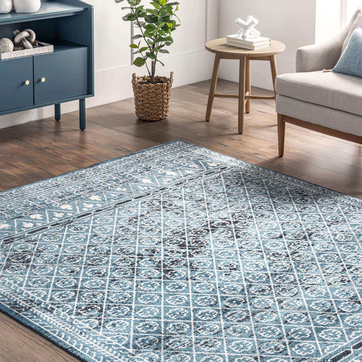 Prestyn Machine Washable Faded Tribal Trellis Area Rug: Grey / Rectangle / 5' x 8'